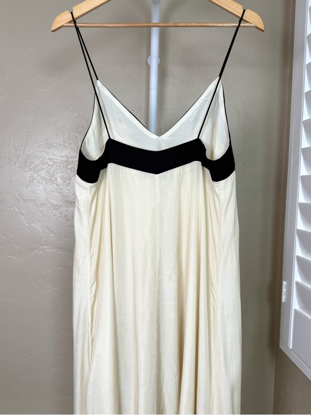 Commense Cream Black Slip Maxi Dress Open Back Medium NWT Flowy Rayon Blend - Picture 7 of 10
